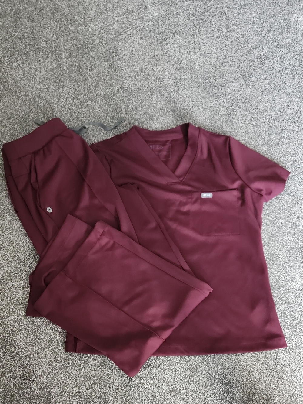 Figs FORMx Scrub Set in Burgundy - LIKE NEW